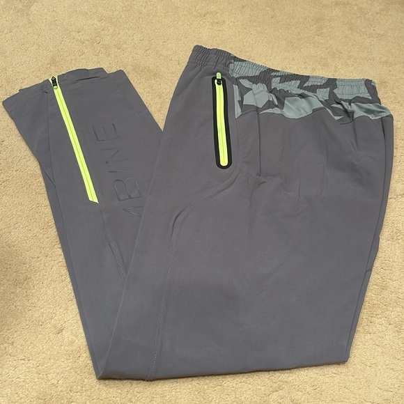 Worn Once Under Armour Combine Joggers - Picture 2 of 4